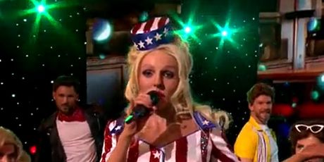 Nora Ćurković kao Dolly Parton