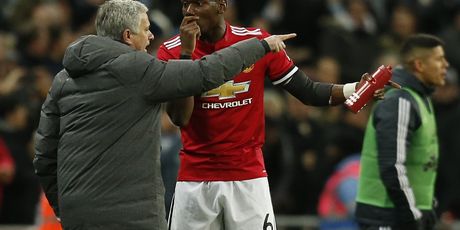 Jose Mourinho i Paul Pogba (Foto: AFP)