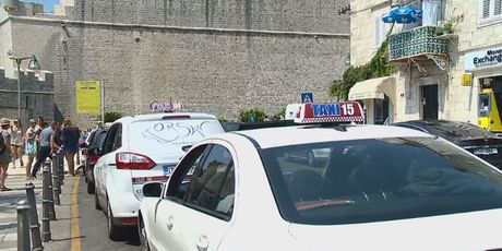 Taksi vozila u Dubrovniku (Foto: Dnevnik.hr)