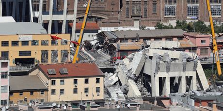 Potraga za preživjelima u Genovi (Foto: AFP)