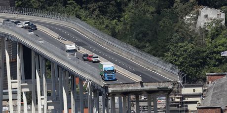 Potraga za preživjelima u Genovi (Foto: AFP)