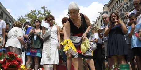 Odavanje počasti žrtvama poginulima u prošlogodišnjem terorističkom napadu (Foto: AFP)