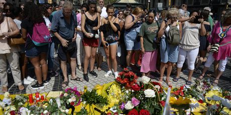 Odavanje počasti žrtvama poginulima u prošlogodišnjem terorističkom napadu (Foto: AFP)