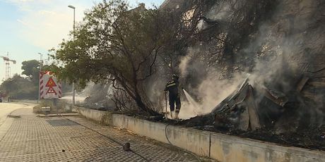 Buknuo je požar na Splitskom Žnjanu (Foto: Dnevnik.hr) - 2