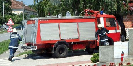Vatrogasci i vatrogasno vozilo DVD-a Donji Mosti (Foto: DVD Donji Mosti)