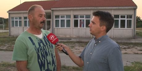 Šime Vičević uživo iz Kaočina o zatvaranju škola jer nema prvašića (Video: Dnevnik Nove TV) - 1