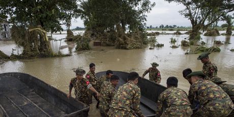 U Mjanmaru popustila brana, poplavljeno 85 sela i tisuće ljudi napustilo domove (Foto: AFP)