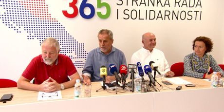 Gradonačelnik Bandić odgovara na pitanja o neumjerenoj izjavi (Foto: Dnevnik.hr) - 1