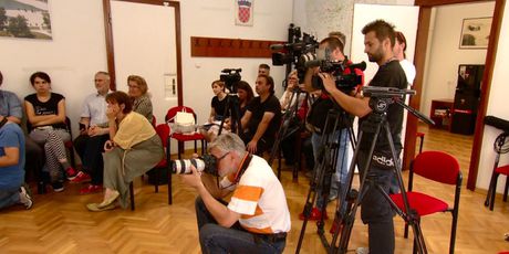 Gradonačelnik Bandić odgovara na pitanja o neumjerenoj izjavi (Foto: Dnevnik.hr) - 2