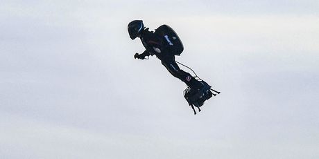 Franky Zapata flyboardom preletio La Manche (Foto: AFP)