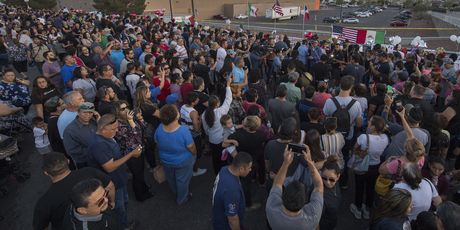 Teksas tuguje nakon masovne pucnjave u Walmartu (Foto: AFP) - 2