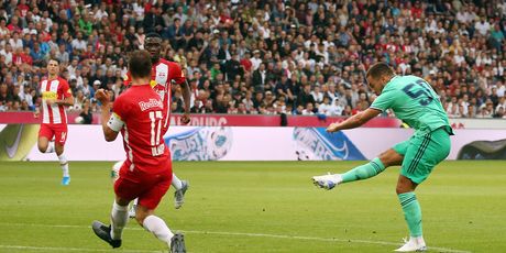 Eden Hazard zabija Salzburgu (Foto: AFP)