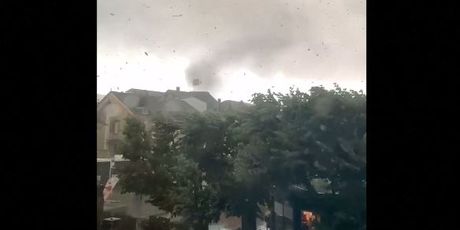 Tornado u Luksemburgu (SCreenshot: Reuters/Yves Reiff)