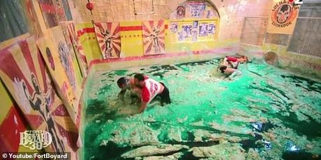 Adil Rami u showu Fort Boyard (Screenshot)