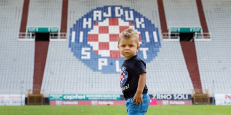 Toma Efendić, dječak čija je fotografija obišla svijet (Foto: Robert Matić / hajduk.hr)