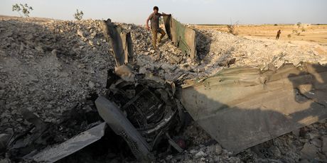Džihadisti srušili zrakoplov sirijskog režima (Foto: AFP) - 1