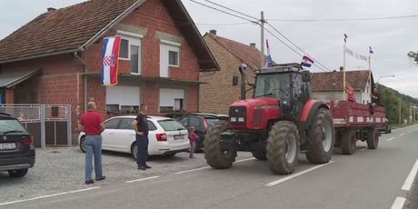 Traktor u Resniku (Foto: Dnevnik.hr)