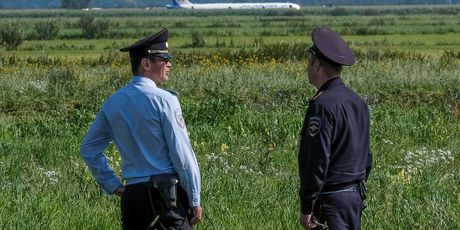 Avion Ural Airlinesa prinudno sletio u polje (Foto: AFP) - 5