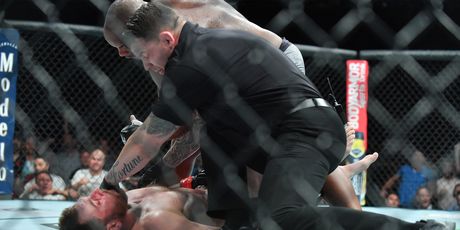 Cormier nokautira Miočića (Foto: AFP)