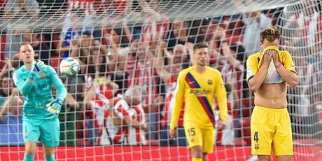 Razočarani igrači Barcelone (Foto: AFP)