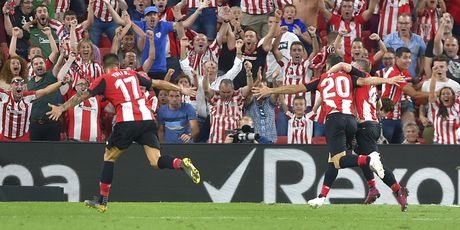 Aduriz slavi pogodak (Foto: AFP)
