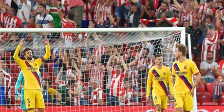 Razočarani igrači Barcelone (Foto: AFP)