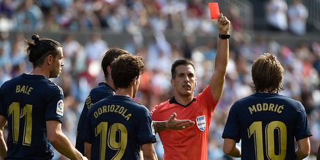 Modrić dobio crveni karton (Foto: AFP)