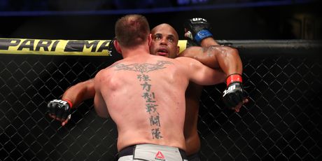 Daniel Cormier i Stipe Miočić (Foto: AFP)