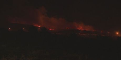 Požar noću (Foto: Dnevnik.hr)