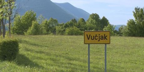 Vučjak, ploča (Foto: Dnevnik.hr)