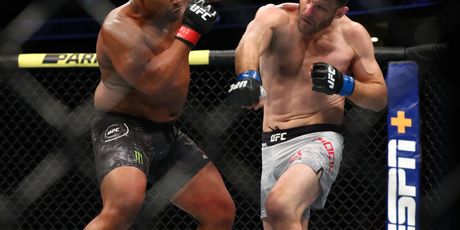 Miočić u borbi protiv Cormiera (Foto: AFP)