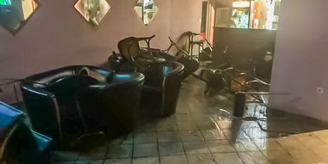 Razbijen kafić u Uzdolju (Foto: Feral News)