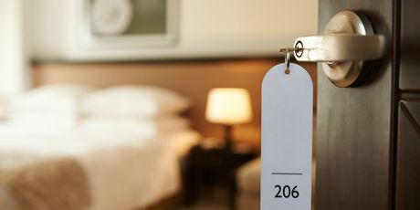 Ilustracija hotelske sobe
