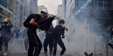 Novi neredi u Hong Kongu (Foto: AFP)