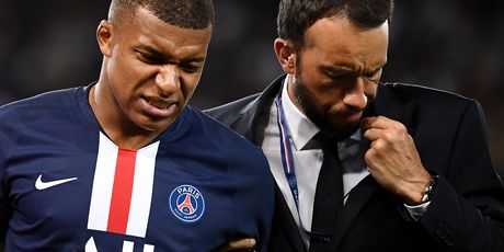 Ozlijeđeni Kylian Mbappe (Foto: AFP)