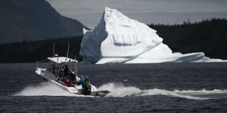 Velika santa leda u moru (Foto: Arhiva/AFP)