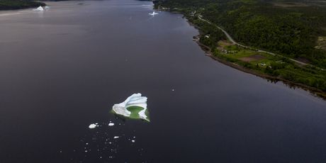 Velika santa leda u moru blizu obale (Foto: Arhiva/AFP)