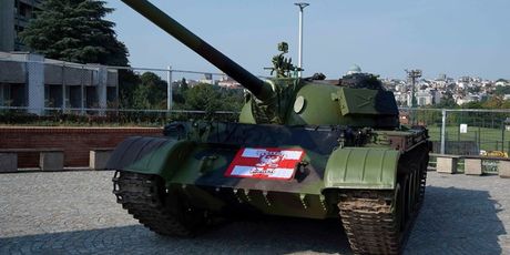 Tenk ispred Marakane (Screenshot)