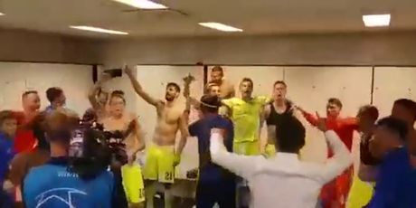 Slavlje Dinama u svlačionici