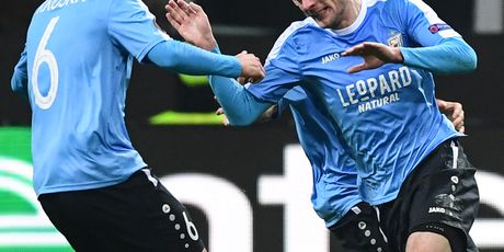 Slavlje igrača Dudelangea (Foto: AFP)