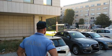 Policija ispred Županijskog suda u Splitu - 1