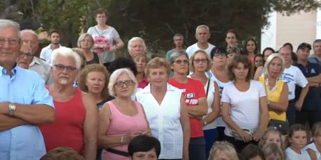 Mještavi se protestno okupili na Iloviku - 1
