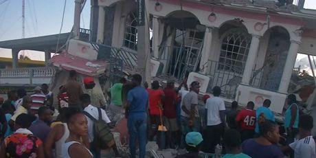 Raste broj poginulih u potresu na Haitiju - 7