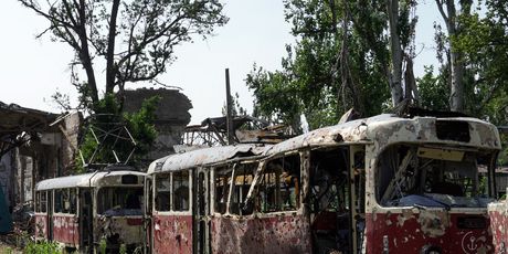 Uništeni tramvaji u Mariupolju