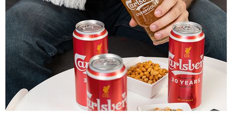 Obljetničko izdanje Carlsberga - crvena limenka s potpisom Iana Rusha