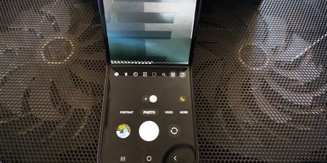 Samsung Galaxy Z Flip4 - 2