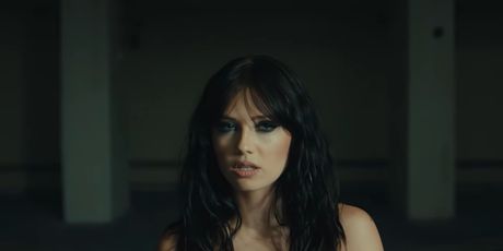 Mia Negovetić u novom spotu za pjesmu ''Mijenjam se'' - 3