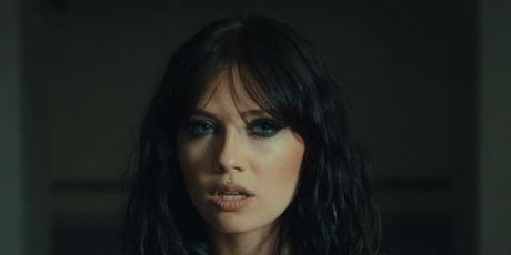 Mia Negovetić u novom spotu za pjesmu ''Mijenjam se'' - 5