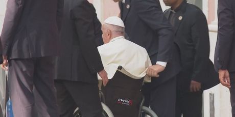 Papa Franjo pred žrtvama svećeničke pedofilije, ilustracija - 1