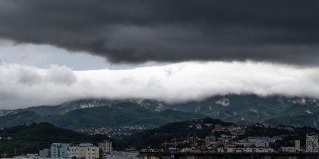 Tmurni oblaci nad Zagrebom - 2